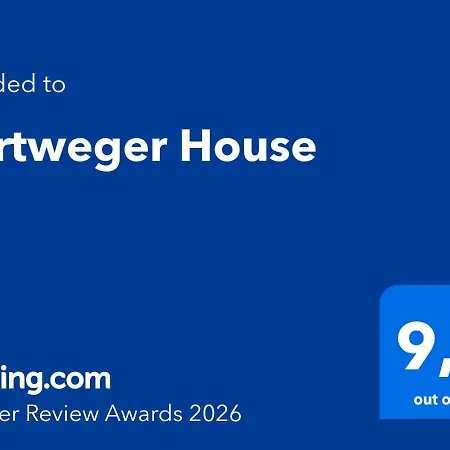 Hartweger House بيت للعطل