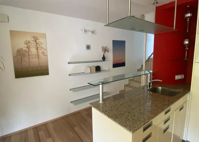 Hartweger House * カプルーン